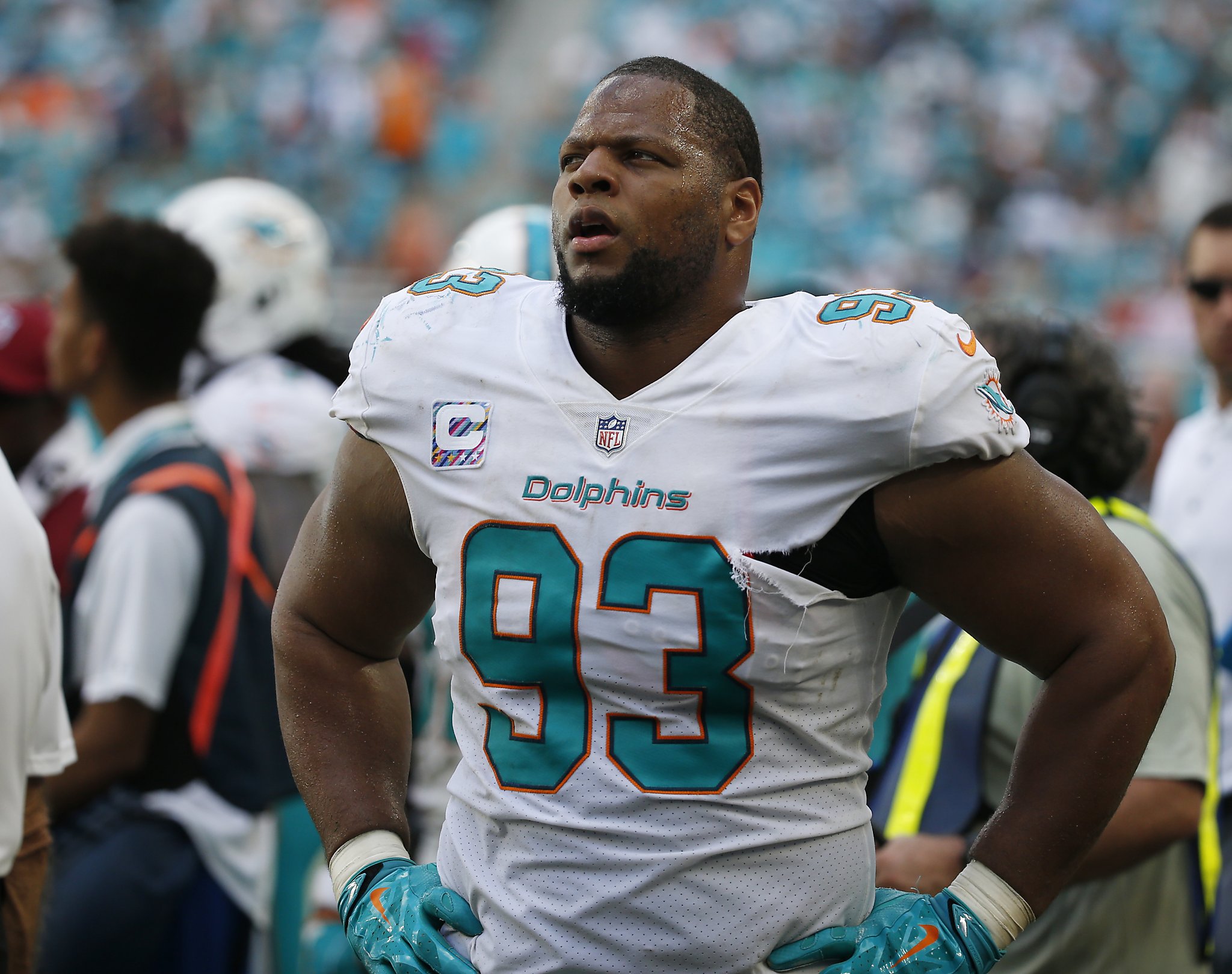 Dolphins to release DT Ndamukong Suh, should Raiders be interested