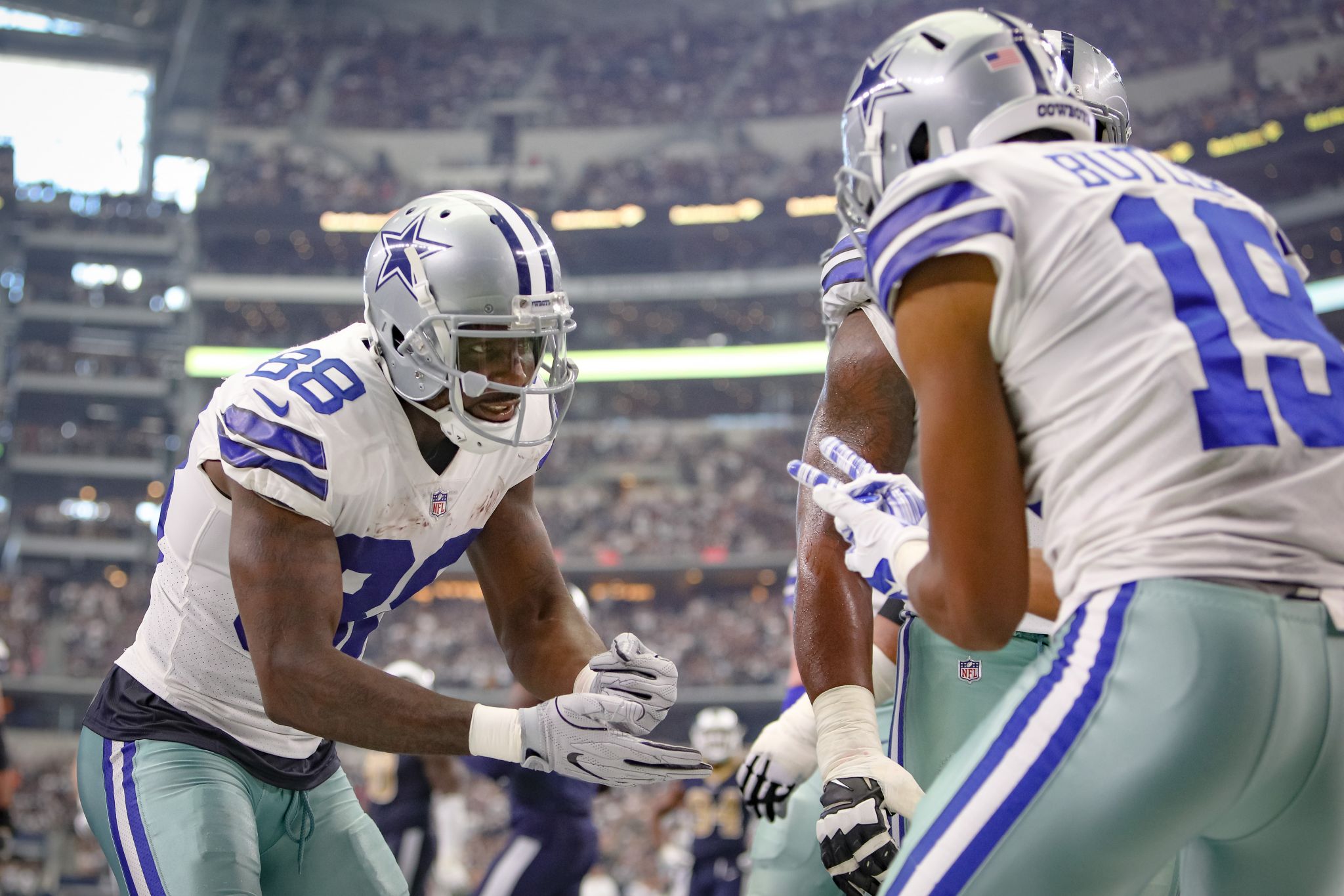 Aug 29, 2015: Dallas Cowboys wide receiver Dez Bryant #88 warms up but did  not play during an NFL Preseason football game between the Minnesota  Vikings and the Dallas Cowboys at AT&T