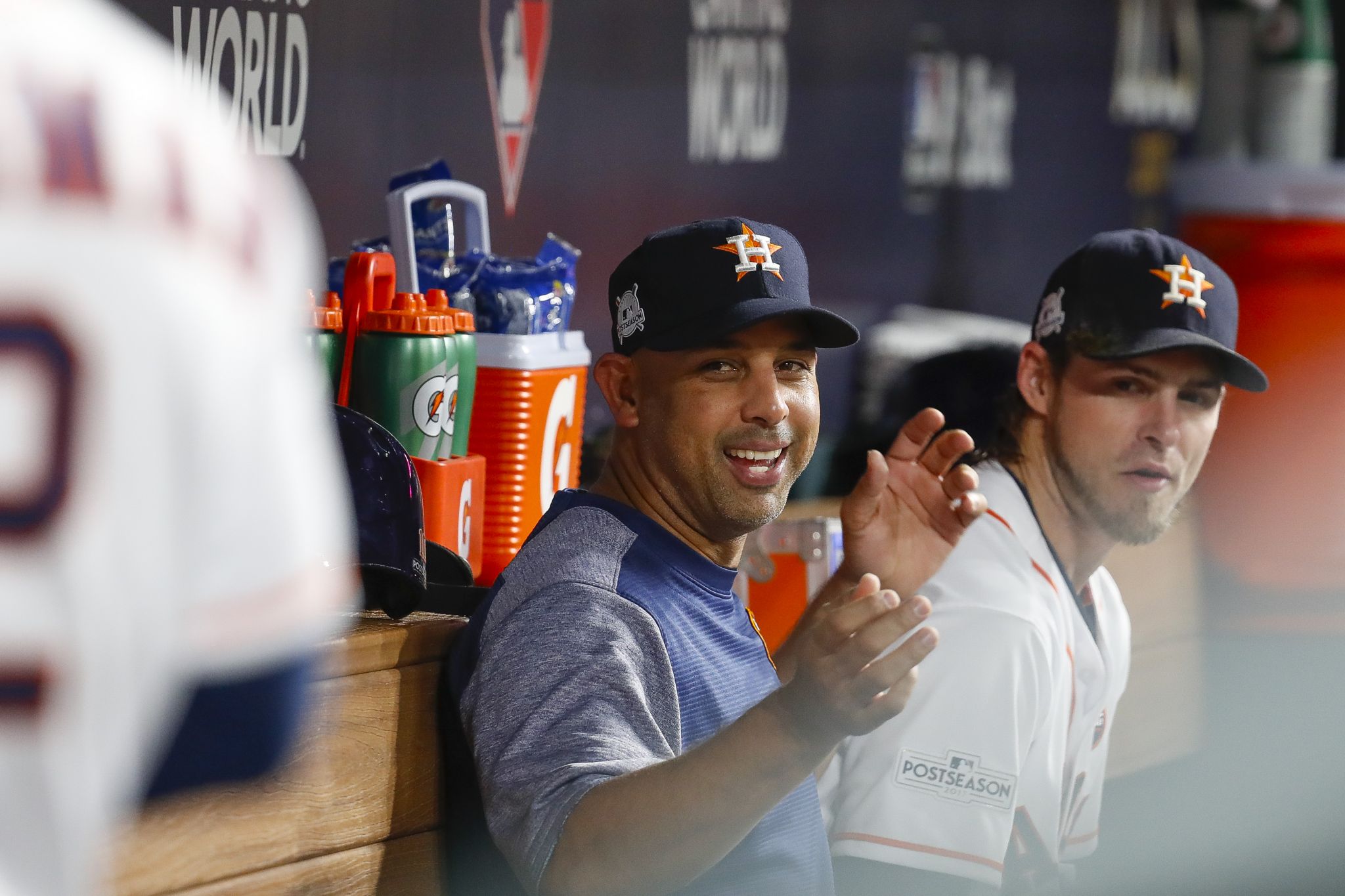 Astros bench coach Alex Cora announces birth of twins