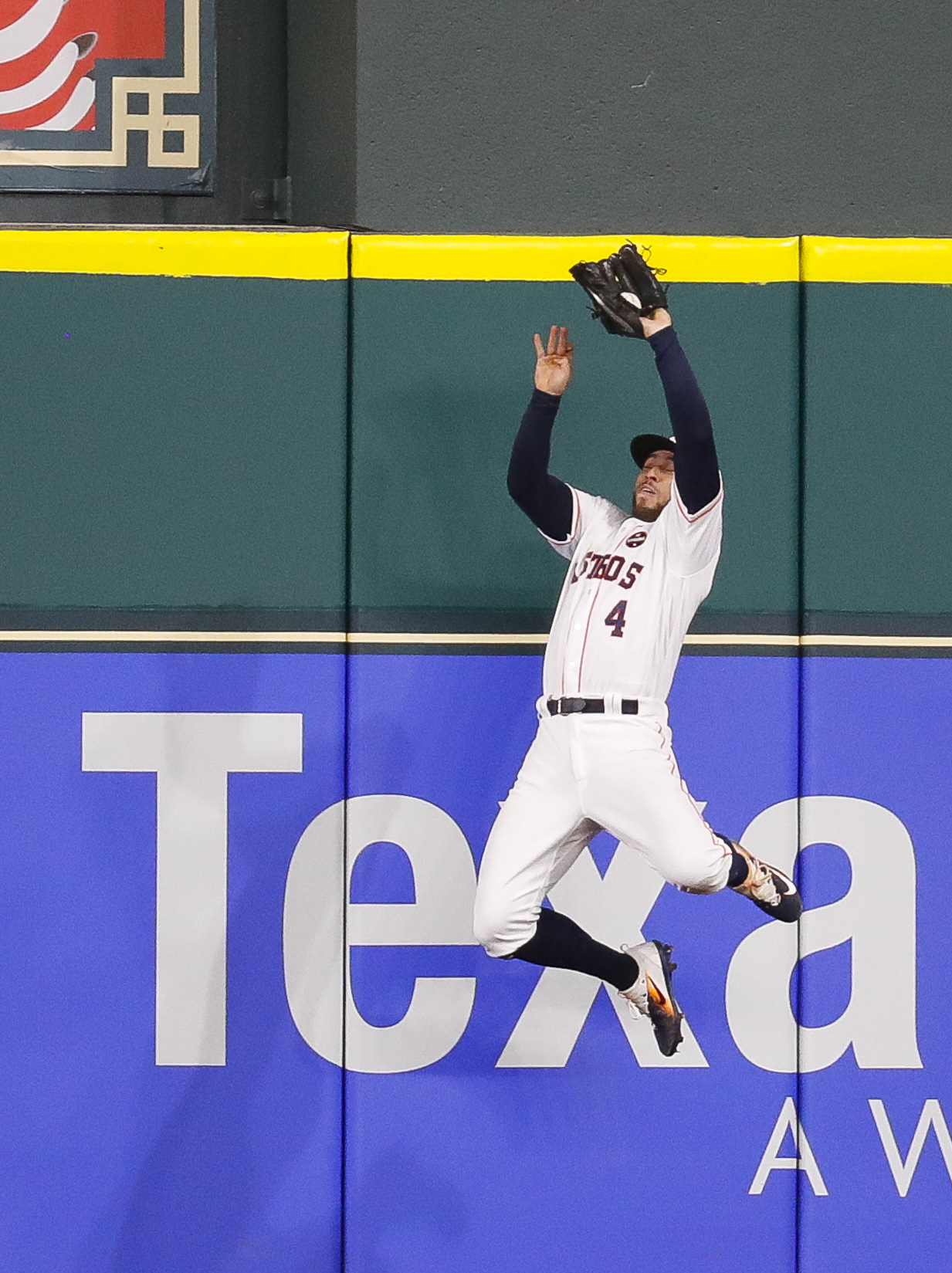 Did Astros' Reddick rip shirt in protest of Nike?