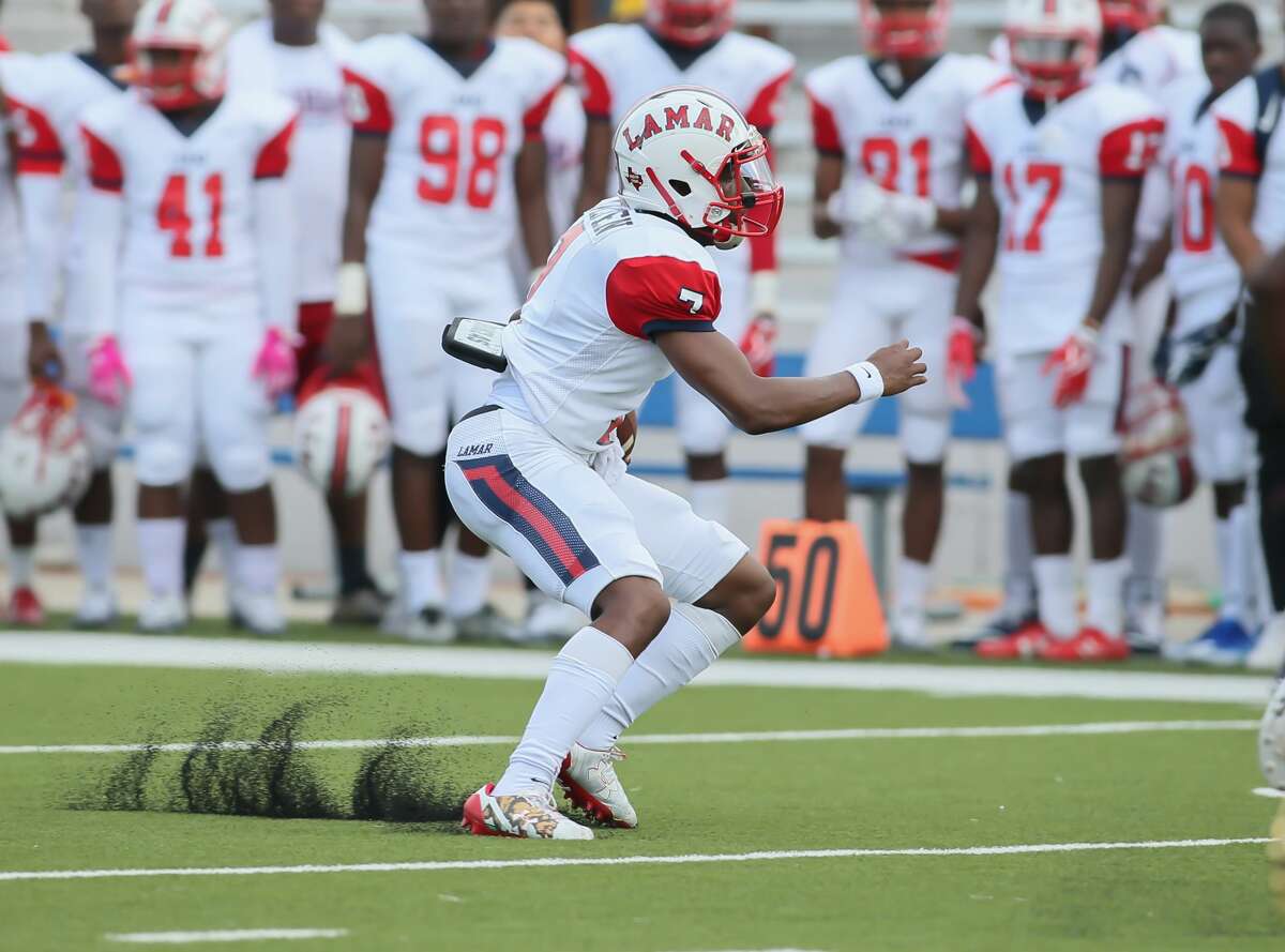 Lamar routs shorthanded Heights in District 186A play