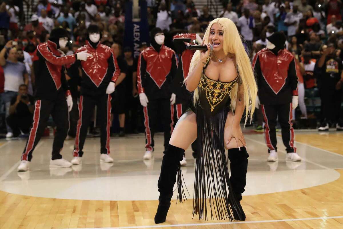 LAS VEGAS, NV - AUGUST 26: Cardi B performs during the BIG3 three on three basketball league championship game on August 26, 2017 in Las Vegas, Nevada. (Photo by Sean M. Haffey/BIG3/Getty Images) ORG XMIT: 700058236