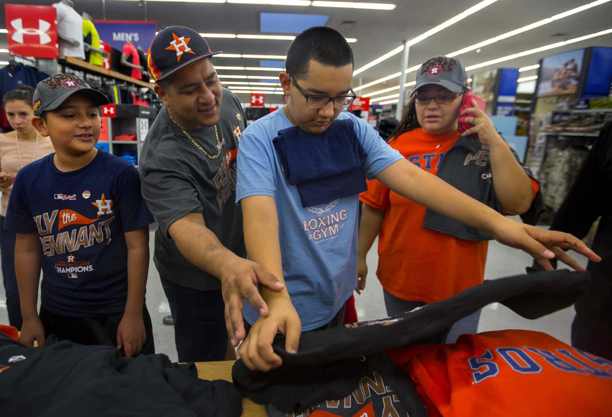 Despite supply chain challenges, Astros fans set new sales mark for World  Series merchandise - ABC13 Houston