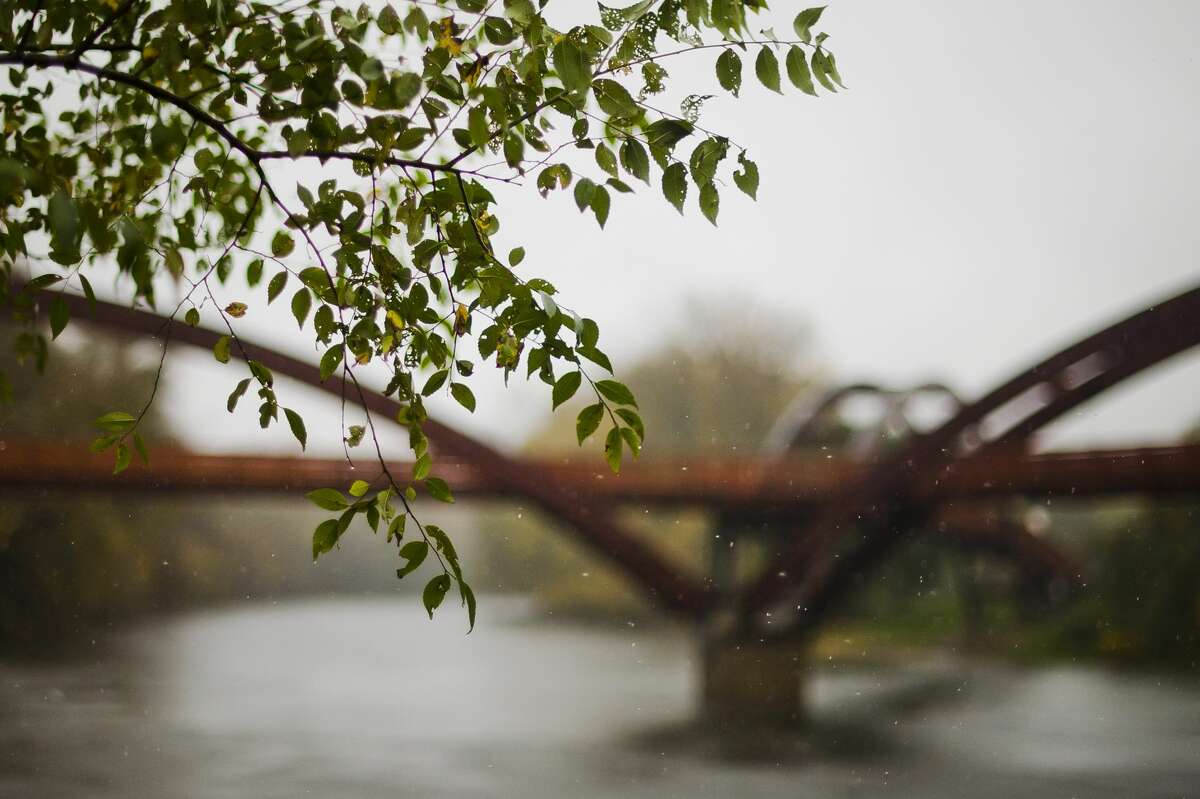 Rain falls near the Tridge on Monday, Oct. 23, 2017. The Tittabawassee River is expected to crest at about 1 p.m. Wednesday at 20 feet, 4 feet below flood stage. As of 1:15 p.m. Monday, the river was at 10 feet. (Katy Kildee/kkildee@mdn.net)