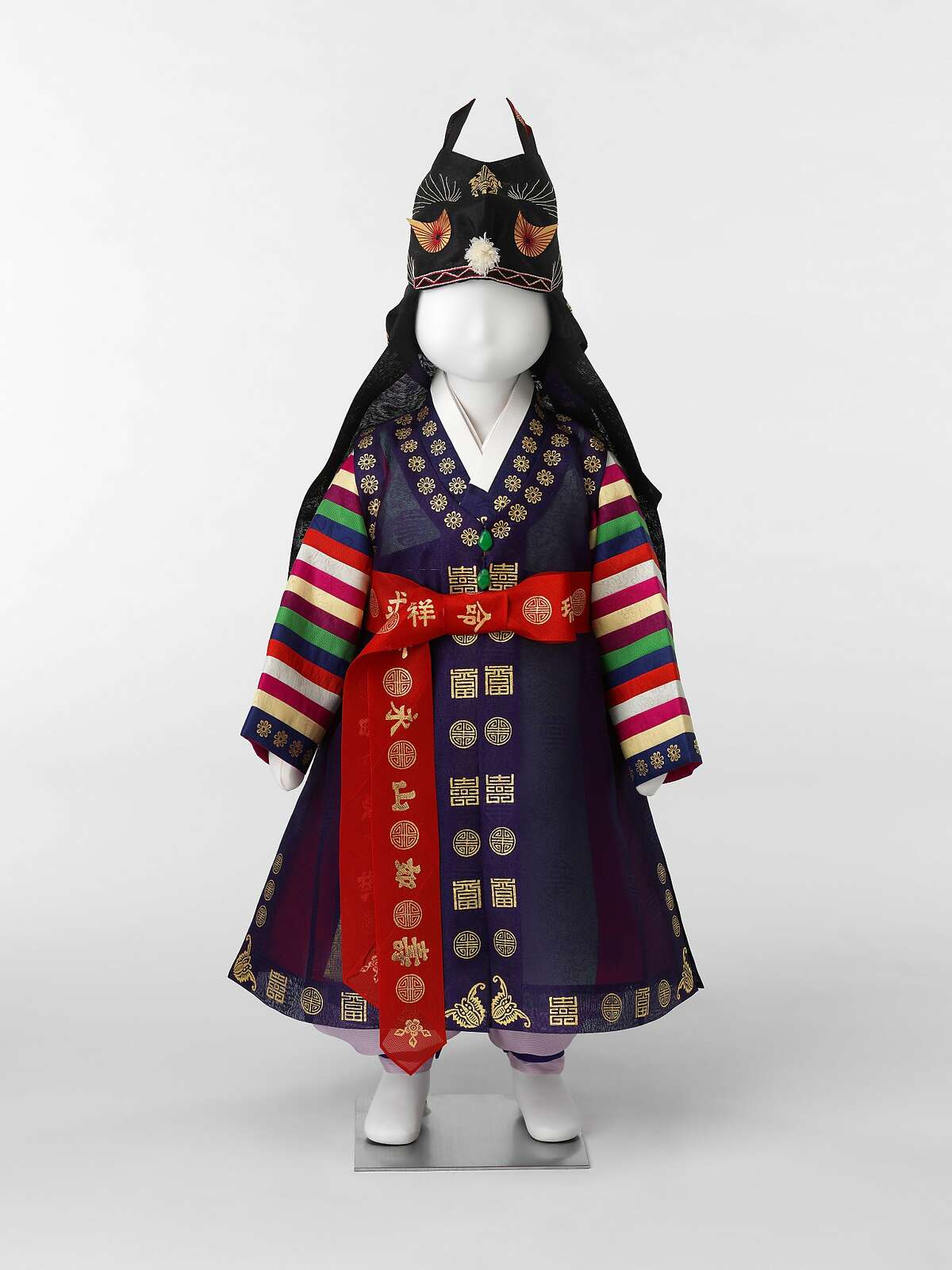 what is the name of the traditional korean costume