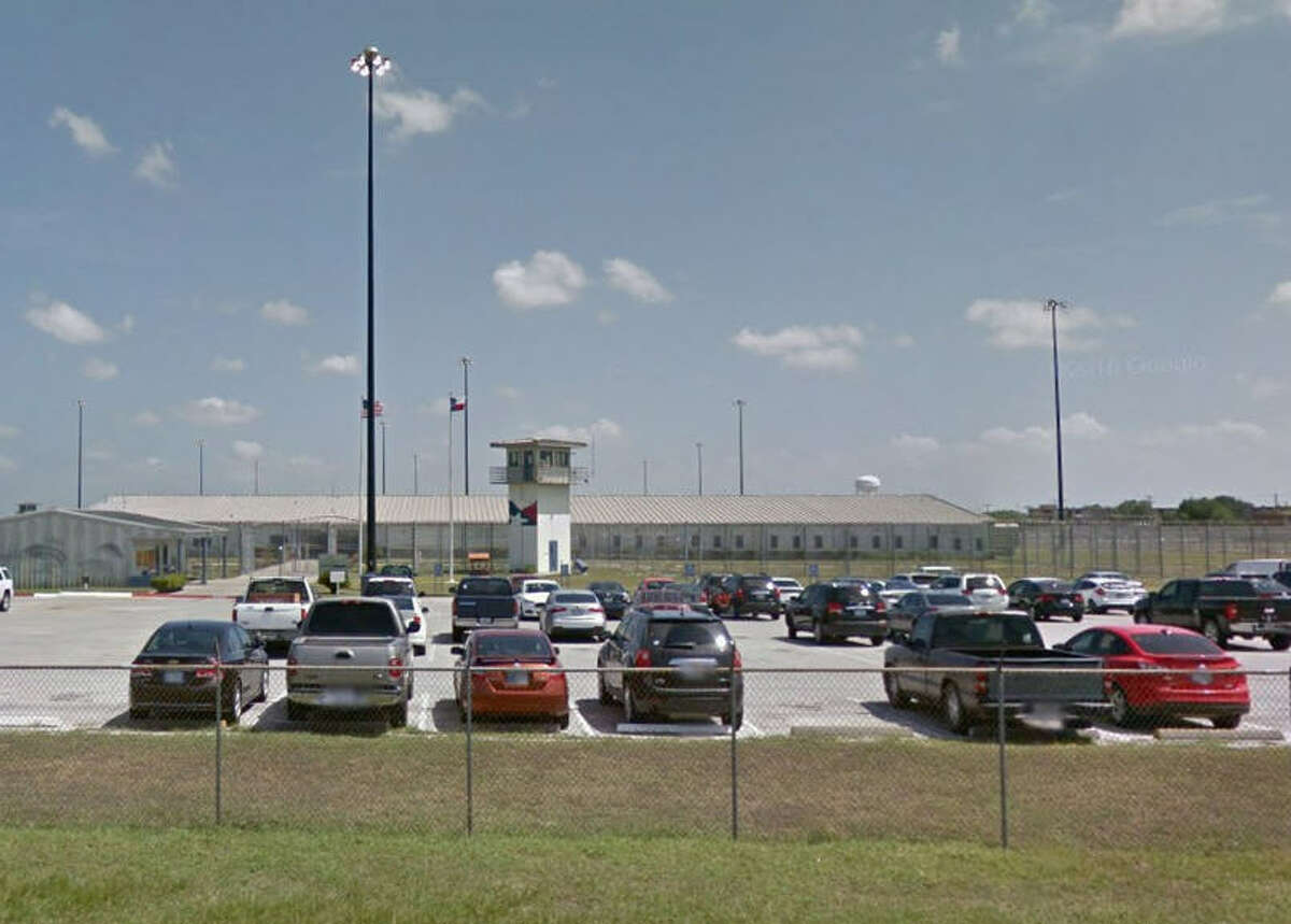 Texas female prison population rises as male population decreases