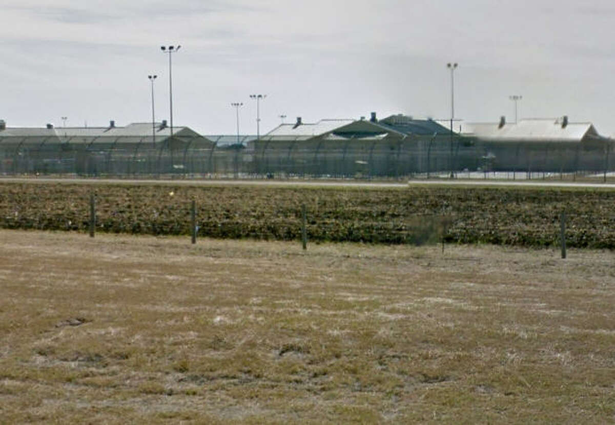Texas female prison population rises as male population decreases