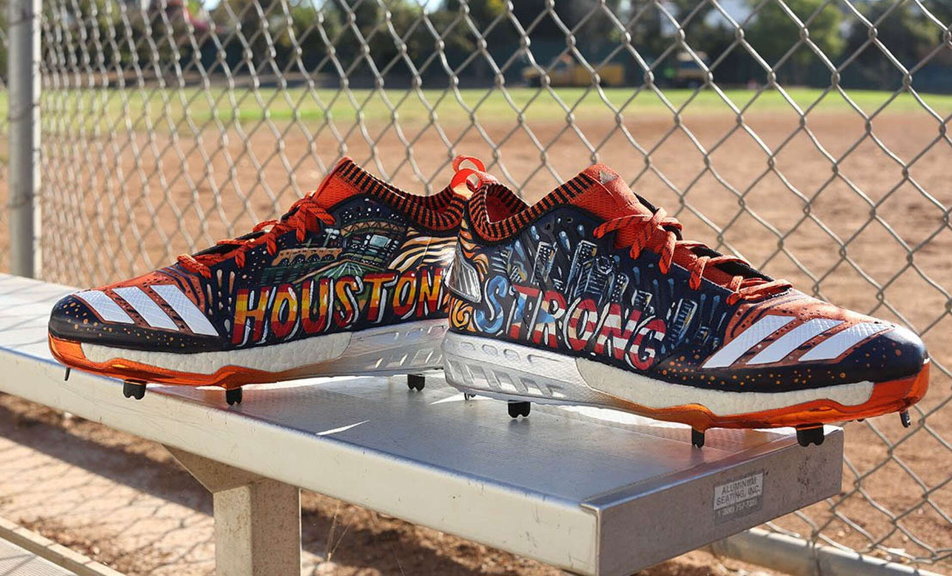 Astros Carlos Correa wearing special cleats for World Series
