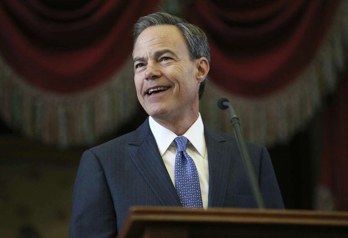 Joe Straus gives his address as the 85th Texas Legislative session opens in Austin on January, 10, 2017.