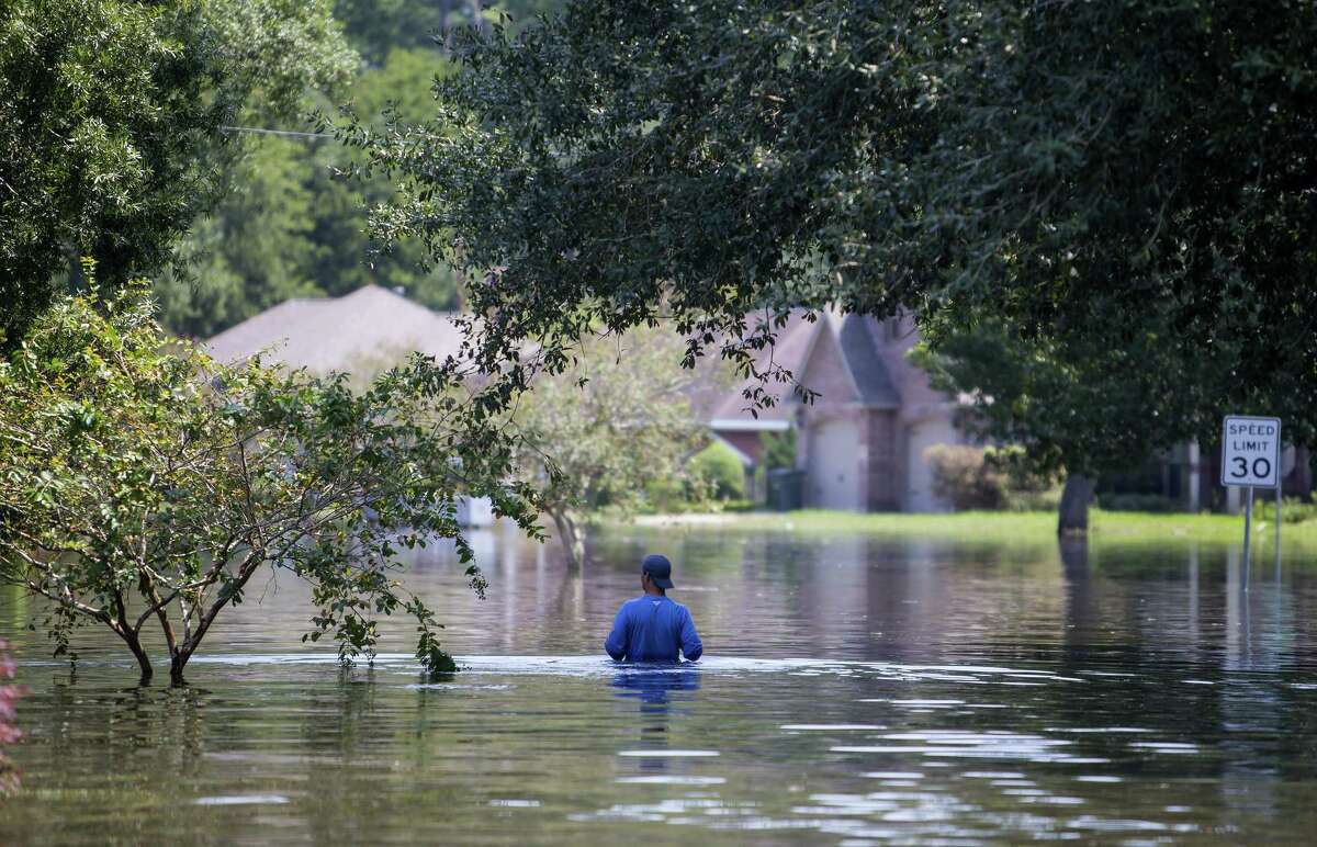 A man walks through a flooded neighborhood in Beaumont, Texas, Sept. 1, 2017. A week after Harvey began battering southeast Texas, residents in some places returned home and began the long, hard slog toward recovery, while other areas remained very much in the midst of a crisis on Friday. (Eric Thayer/The New York Times)