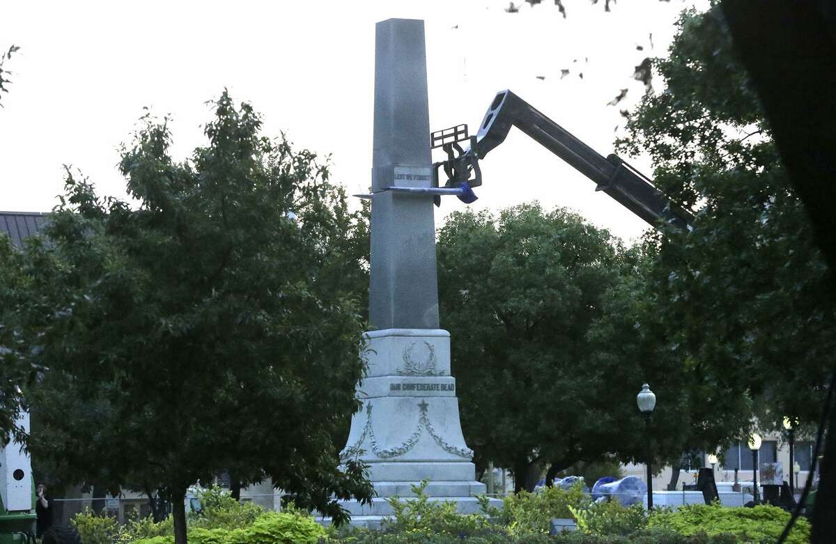 Group sues San Antonio over removal of Confederate statue