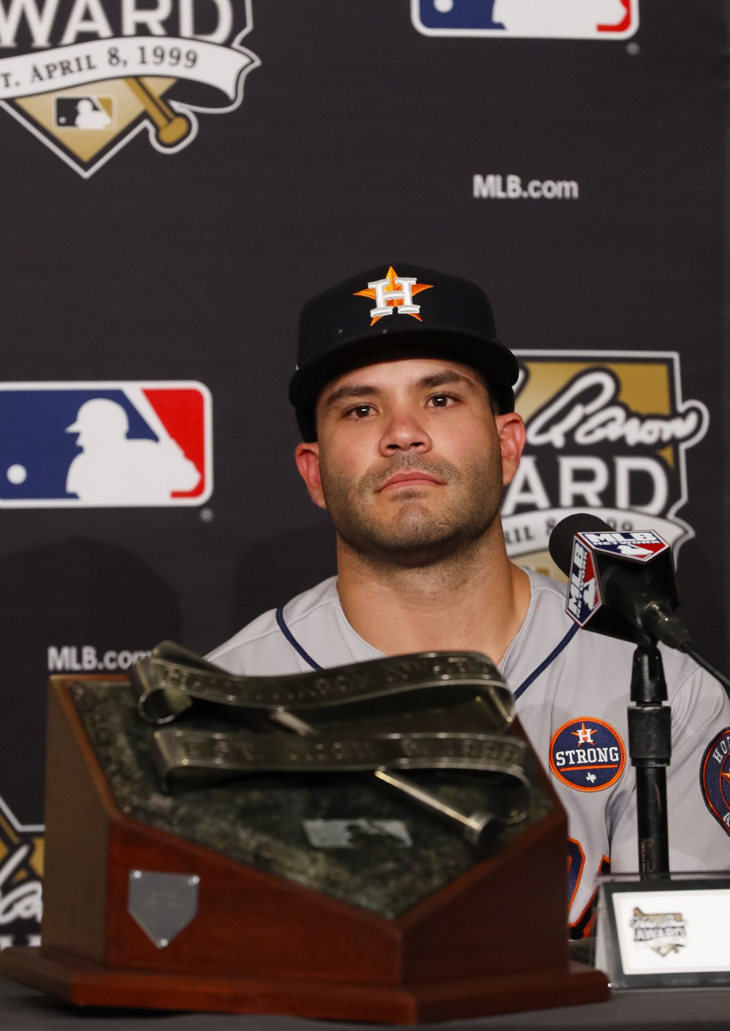 Altuve named 2017 AL Hank Aaron Award winner