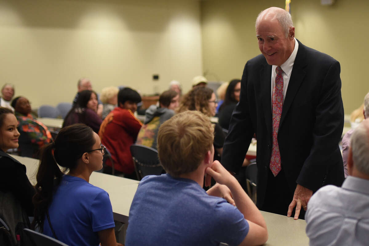 Kel Seliger, a senator representing District 31, met with Midlanders during a town hall meeting in 2017 at the Midland County Public Library Centennial Branch. 