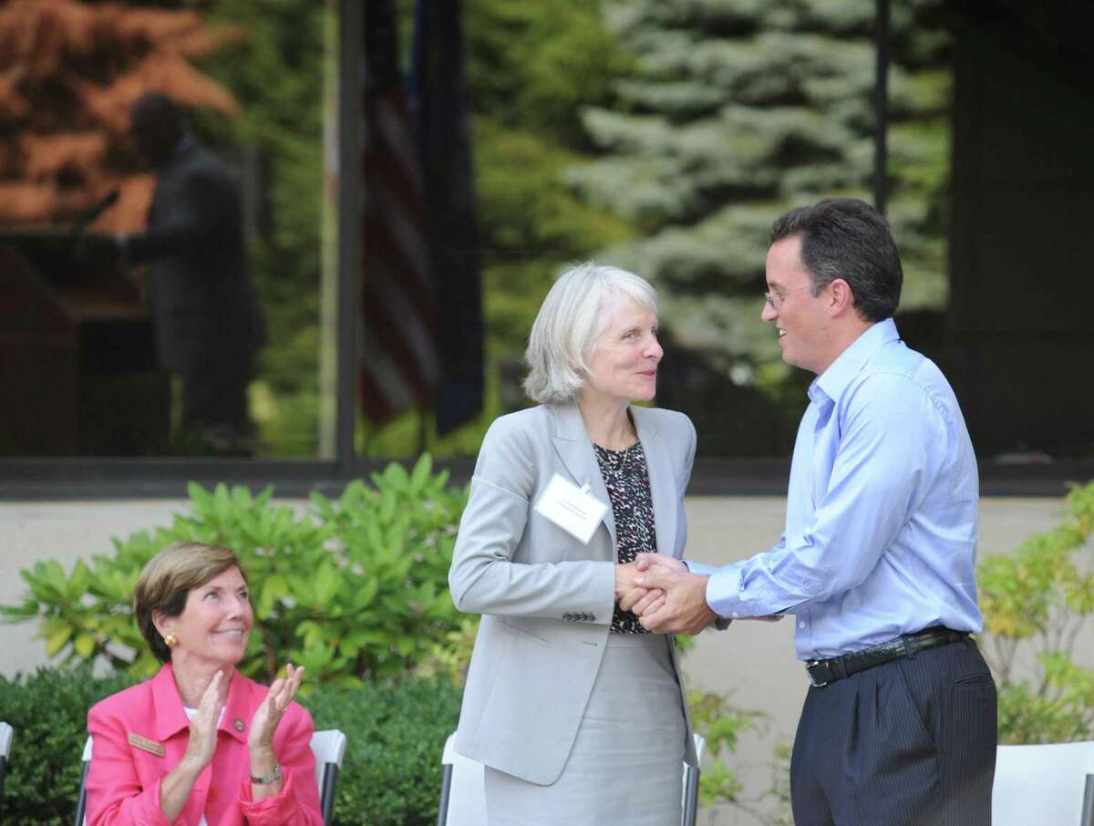 Fifth Street Asset Management founder Len Tannenbaum shakes hands in September 2014 with Catherine Smith, commissioner of the Connecticut Department of Economic and Community Development, after the company moved its headquarters to Greenwich from White Plains, N.Y.
