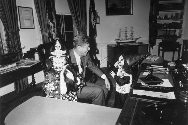 Photo Jfk S Kids Wore Scary Halloween Costumes In The Oval Office