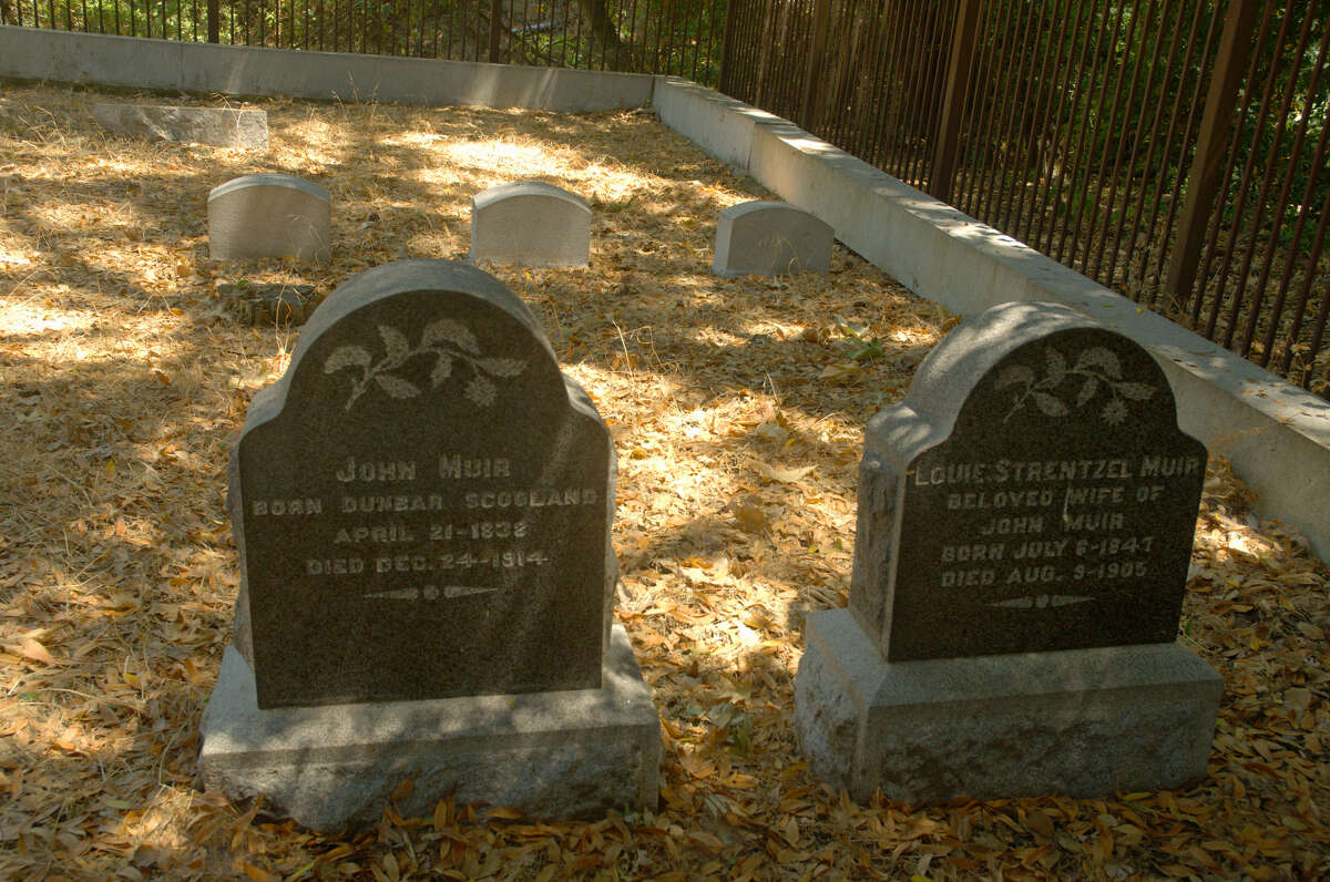 The gravesite of John and Louie Muir in Martinez. (Photo: Wayne Hsieh/Flickr)