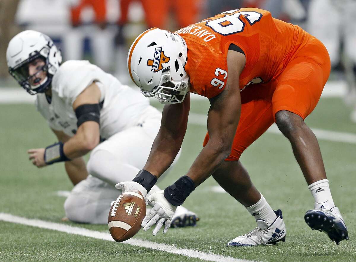 Sport answers. Бэрри Дейвенпорт. Сахара Девенпорт.