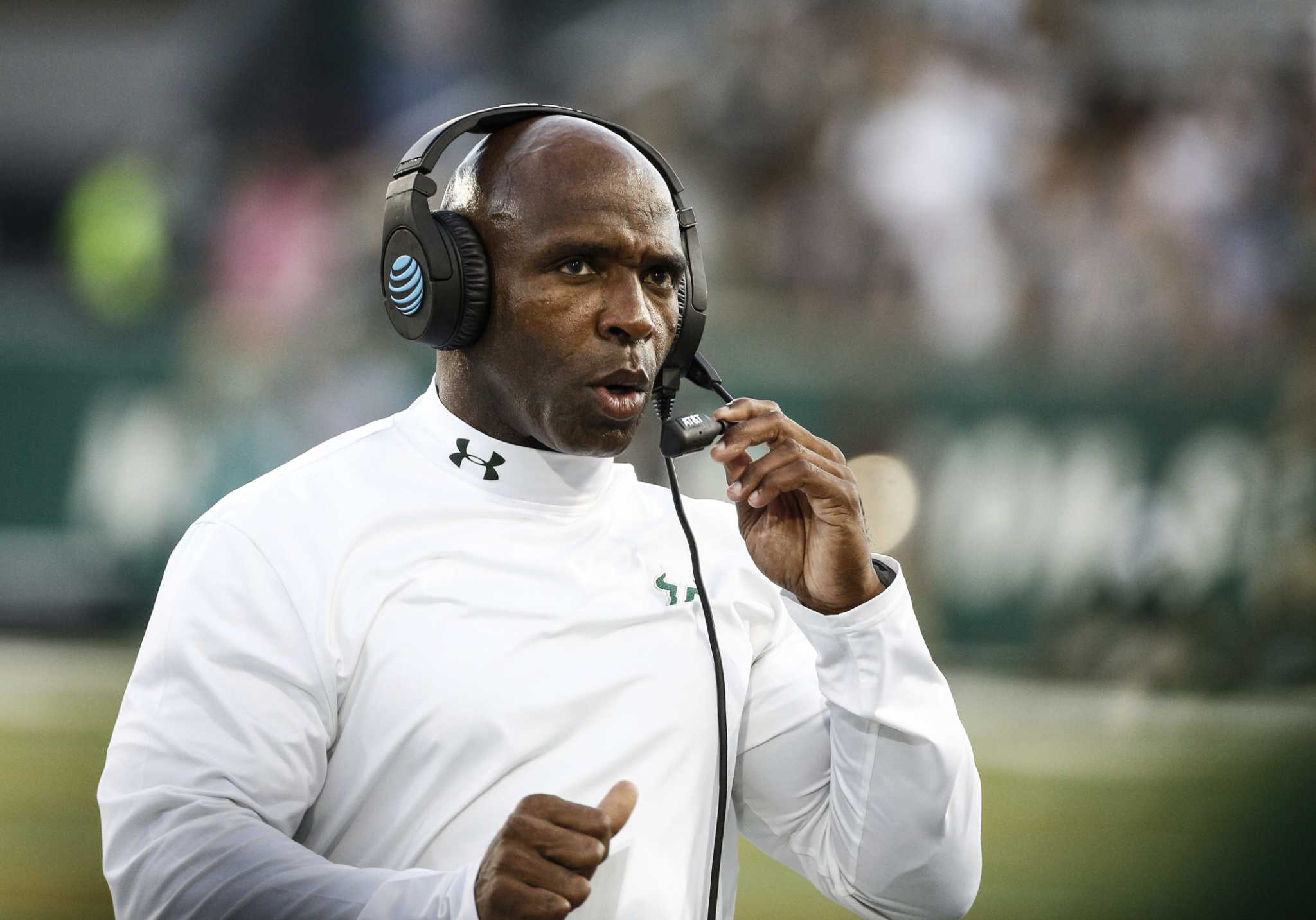 Charlie Strong makes himself at home at South Florida with 7-0 start