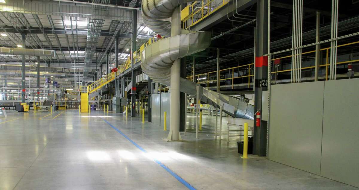 Massive new hub helps FedEx prep for holidays