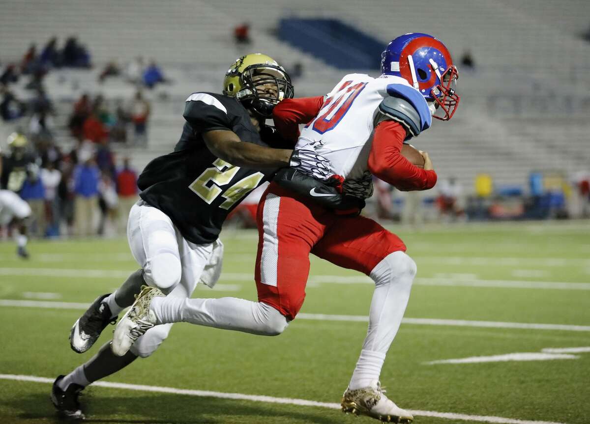 North Forest downs Kashmere to improve to 60
