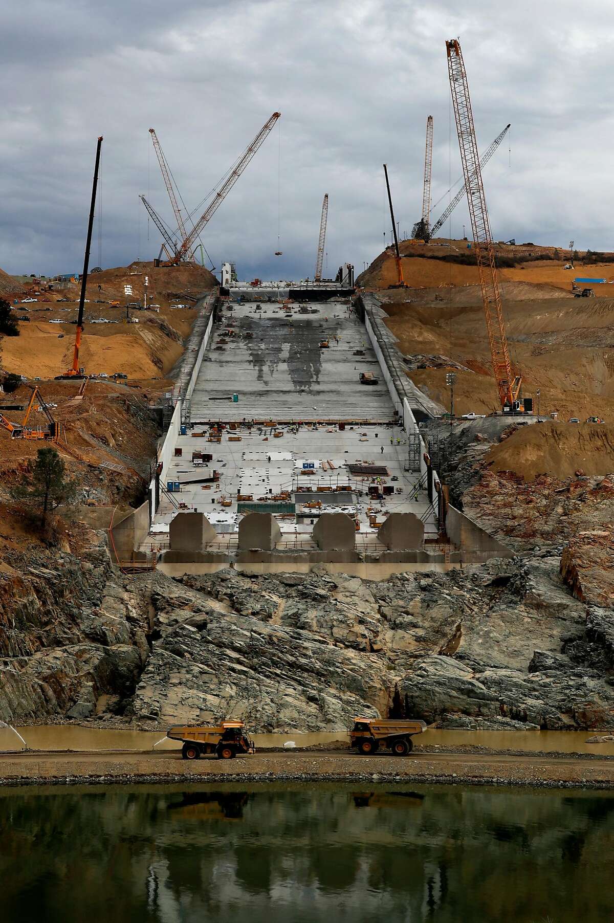Cracks Found On Oroville Dam’s New Spillway Not A Concern, State Says