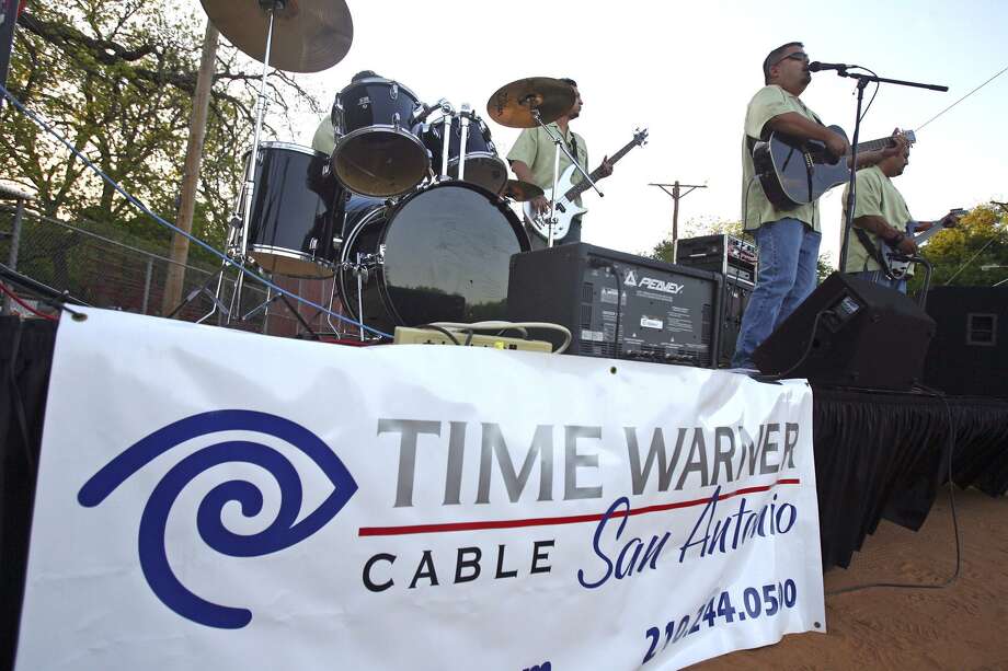 Time warner cable hours san antonio Time Warner Cable Hours of Operation near San Antonio, Texas San Antonio, Texas Time Warner Cable locations. Please find a list and map of Time Warner Cable locations near San Antonio, Texas as well as the associated Time Warner Cable location hours of operation, address and phone number. Time Warner Cable San Antonio miles.