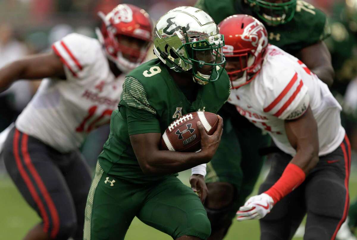 South Florida quarterback Quinton Flowers (9) runs against Houston during the first half of an NCAA college football game, Saturday, Oct. 28, 2017, in Tampa, Fla. (AP Photo/Chris O'Meara)