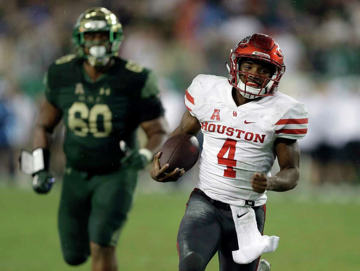 After UH quarterback D'Eriq King, below, breaks free for a go-ahead 20-yard touchdown run in the final seconds, the former Manvel star is mobbed by happy teammates in the end zone Saturday﻿