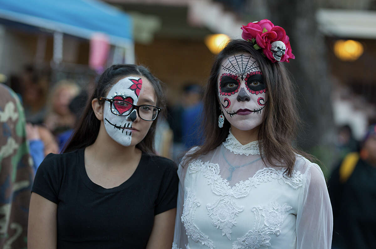 Photos Día de Los Muertos celebrated at La Villita