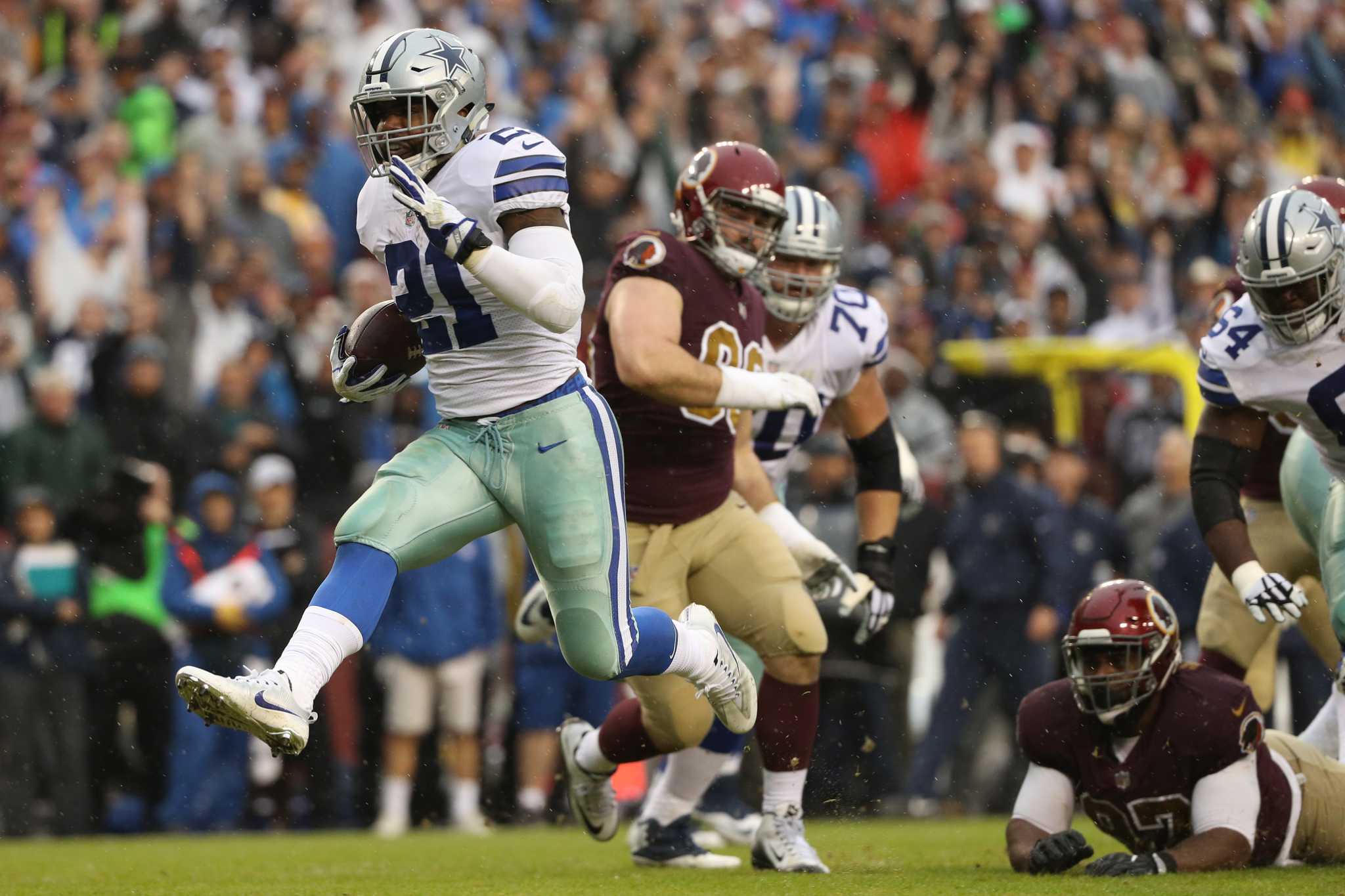 Cowboys 'Feed Zeke,' capitalize on mistakes to beat Redskins