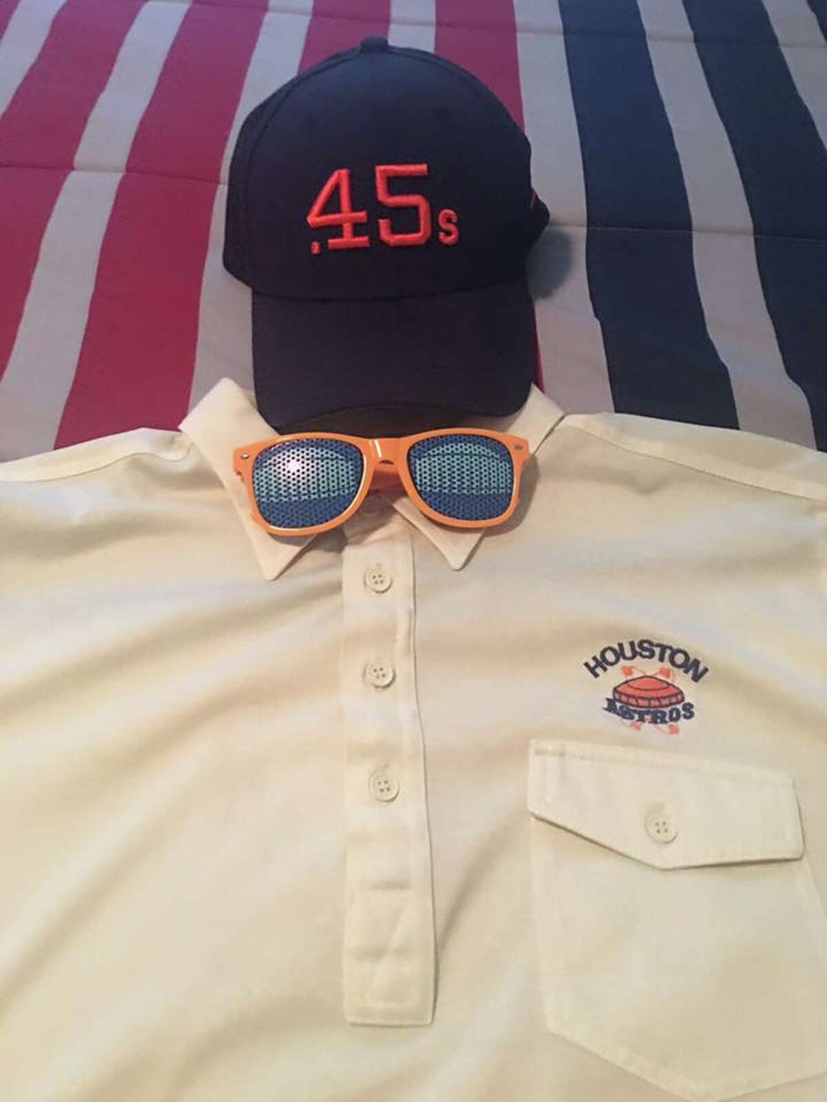 Longtime Astros fans sport vintage team gear