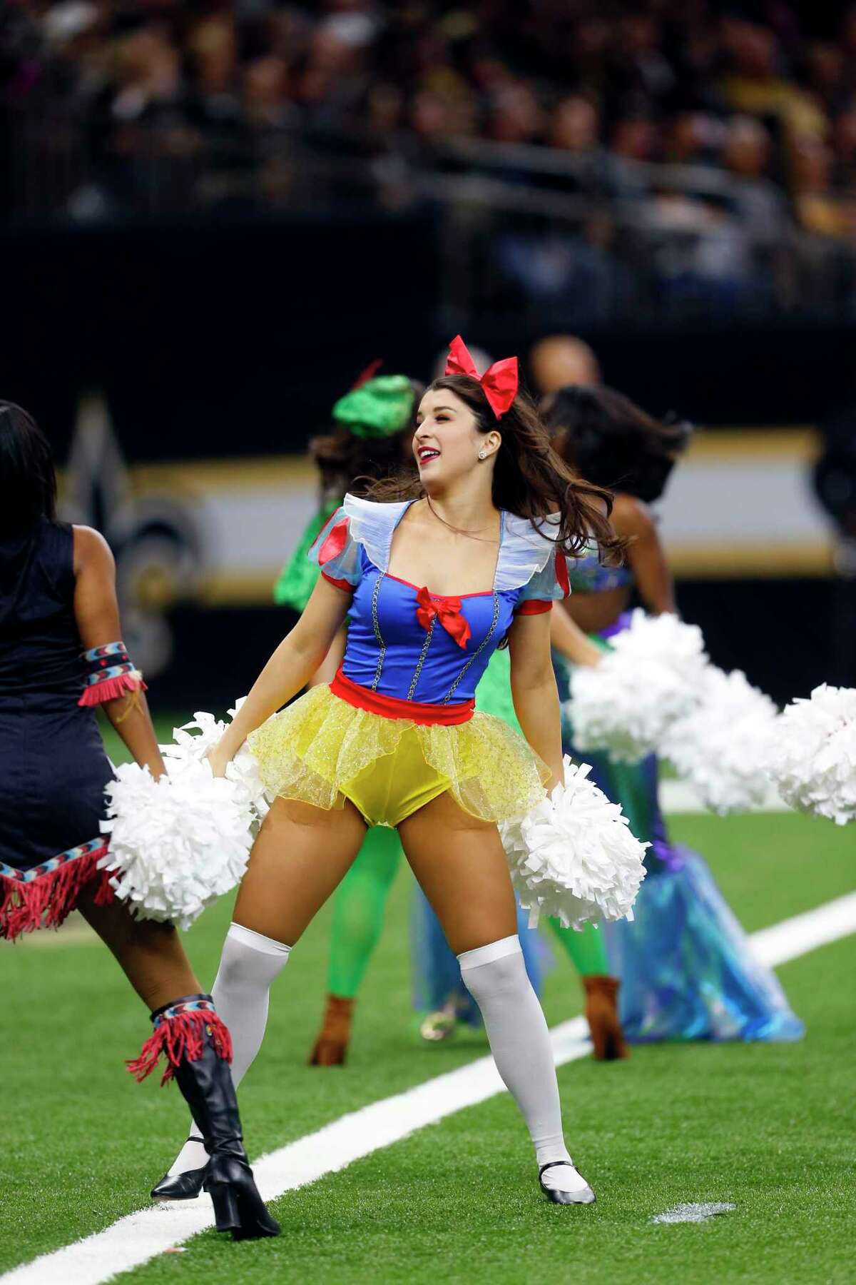 Nfl Cheerleaders Don Their Best Halloween Costumes