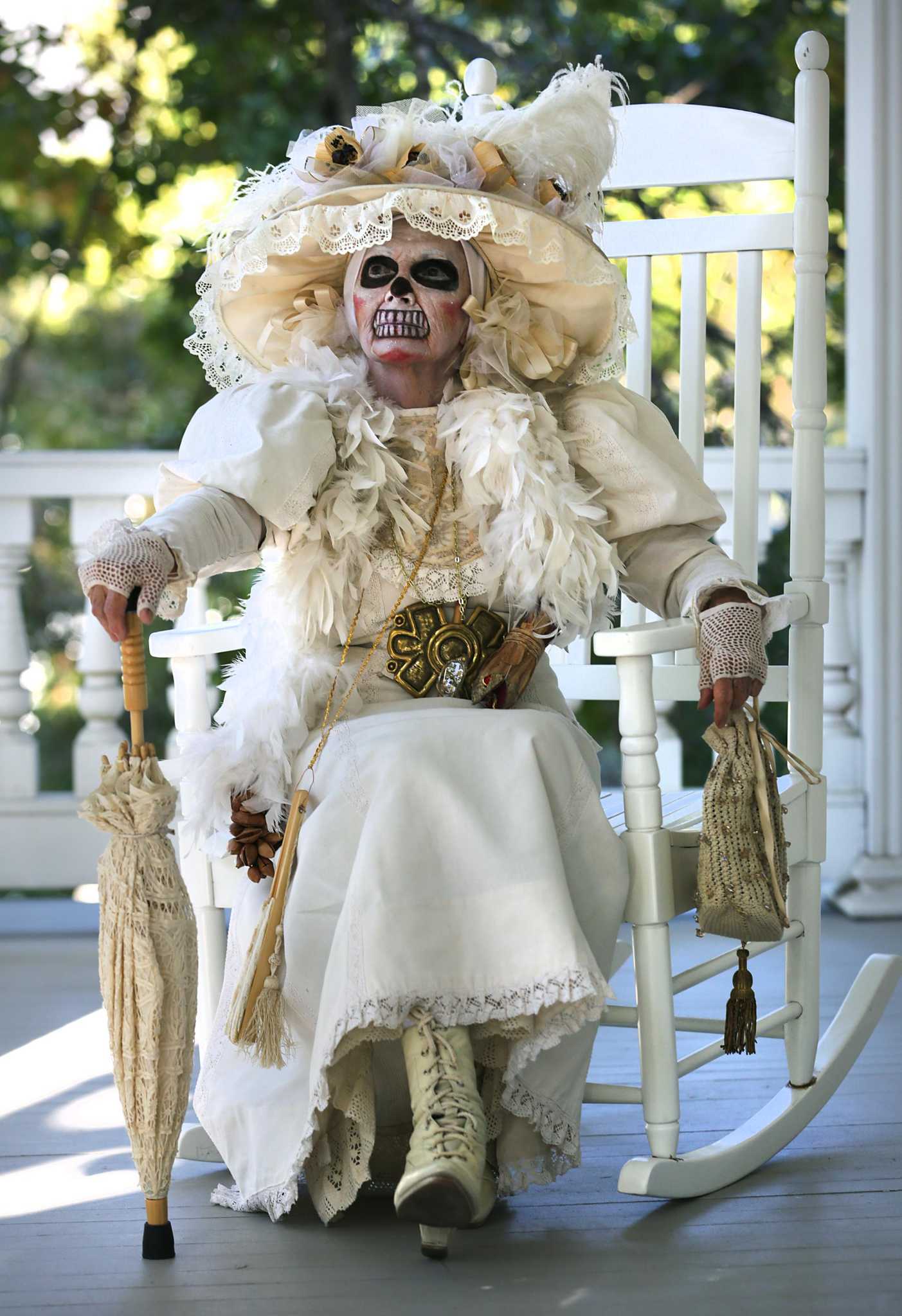 The Pearl's Day of the Dead features iconic Mexican La Catrina player The Pearl's Day of the Dead features iconic Mexican La Catrina player