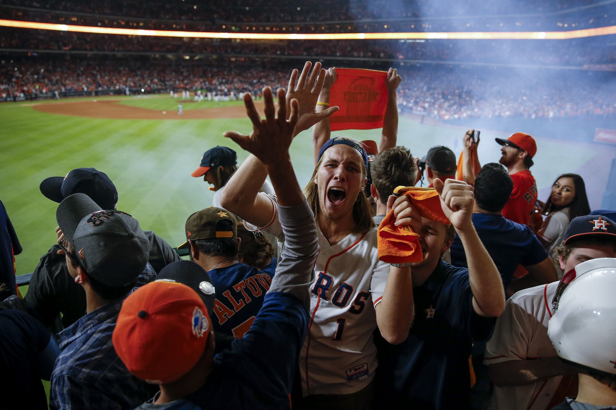 World Series 2017: Astros rally to beat Dodgers in dramatic Game 2 – as it  happened, World Series