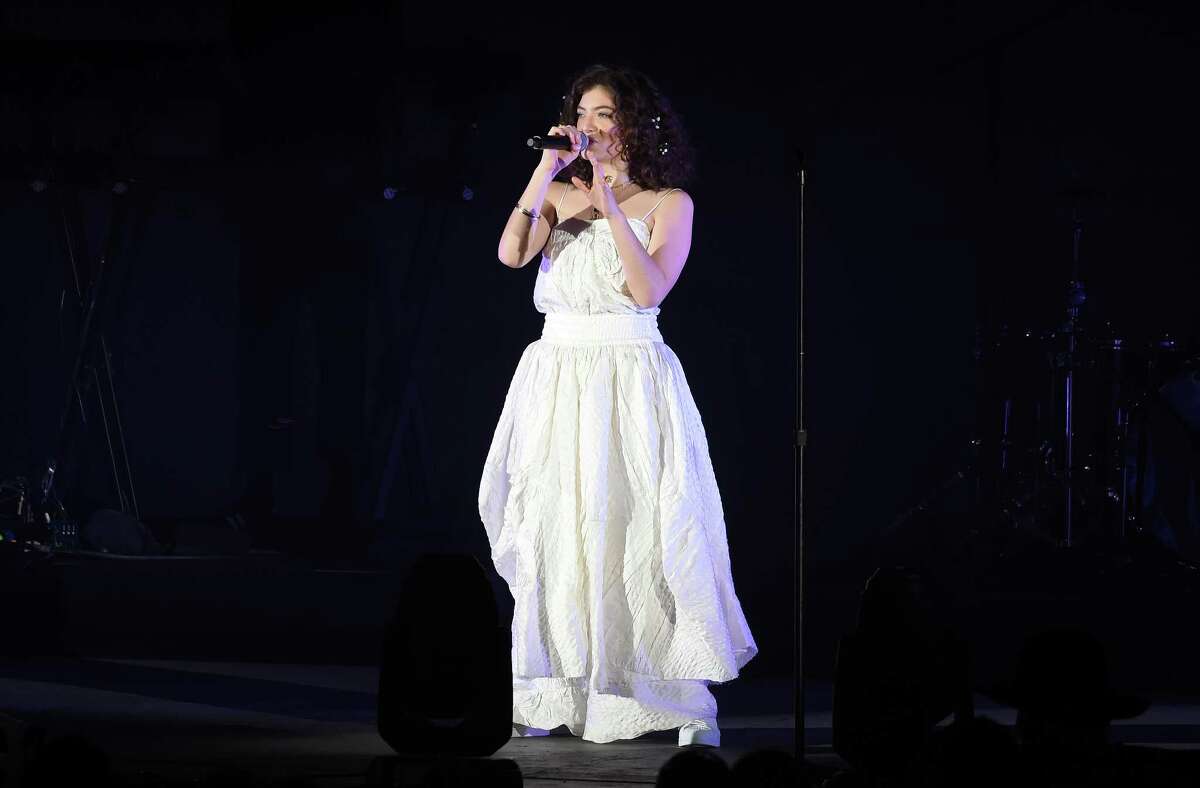 LOS ANGELES, CA - OCTOBER 21: Lorde performs onstage at CBS RADIO's We Can Survive 2017 at The Hollywood Bowl on October 21, 2017 in Los Angeles, California. (Photo by Kevin Winter/Getty Images for CBS RADIO)