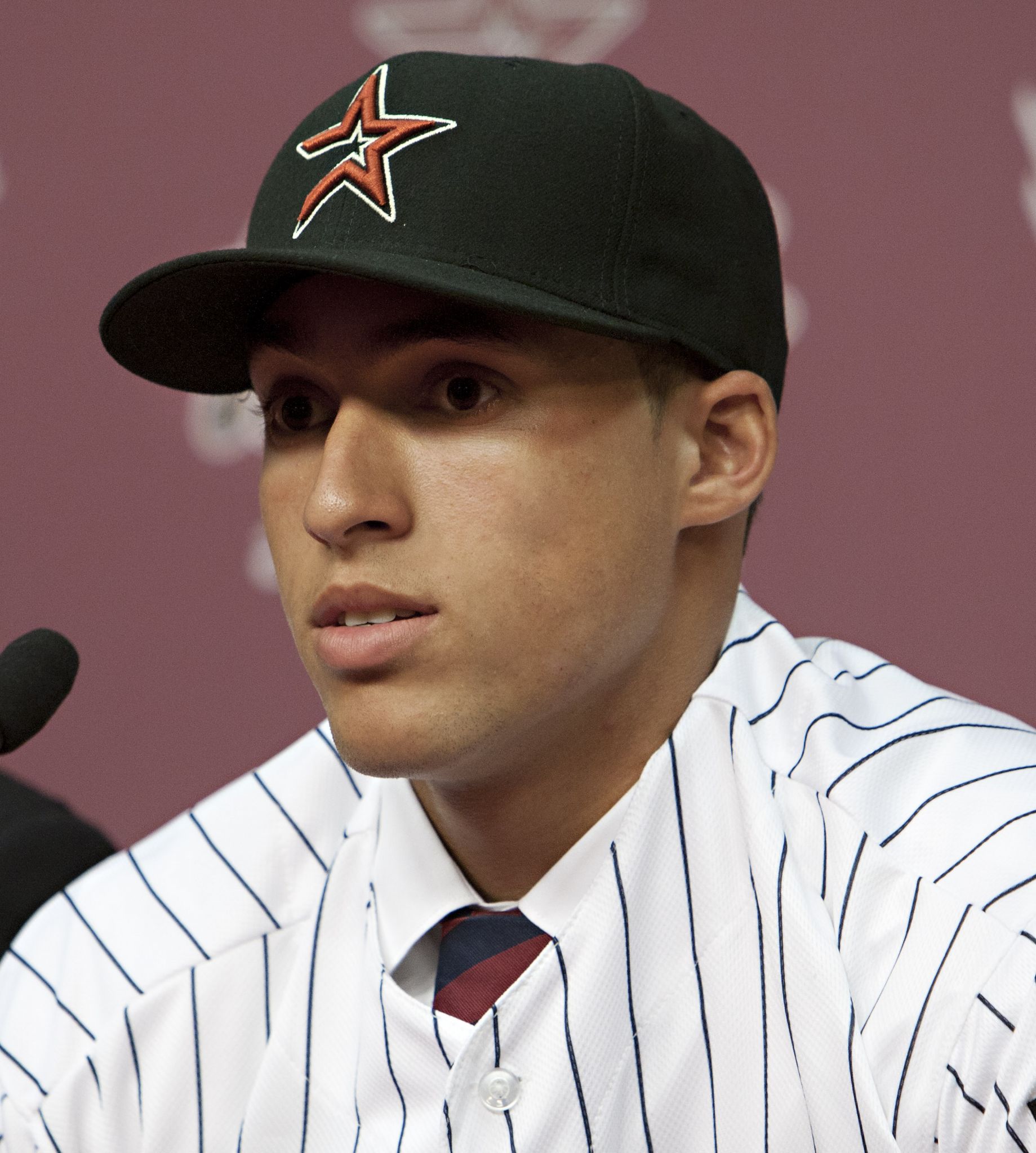 Before and after shots of Astros, Dodgers standouts prove facial hair  really does make you cooler