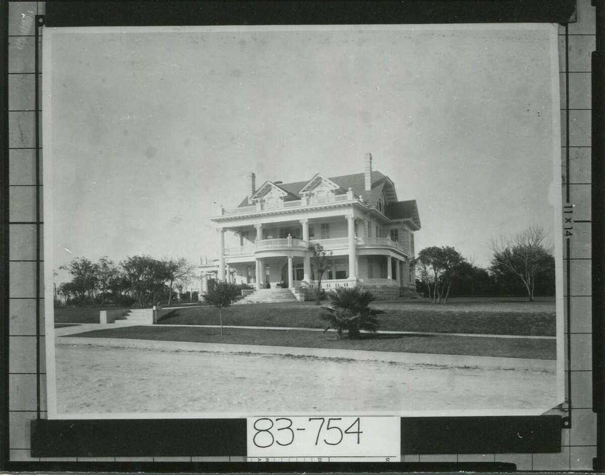 This photo of the John W. Kokernot residence at 119 E. King’s Highway, designed and built by Atlee B. Ayres was probably shot shortly after it was completed in 1911.