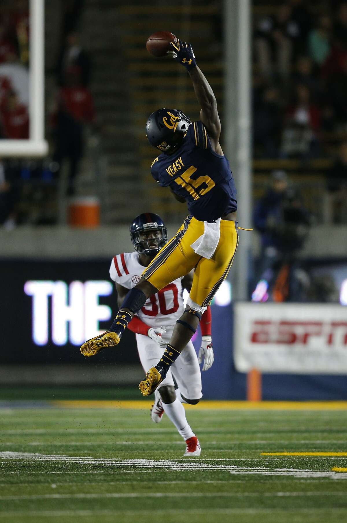 California Golden Bears wide receiver Jordan Veasy (15) makes the reception after tipping and juggling the ball down during the first half of an NCAA football game between the California Golden Bears and the Mississippi Rebels at California Memorial Stadium on Saturday, Sept. 16, 2017, in Berkeley, in Berkeley, Calif. The Rebels lead 16-7 at halftime.
