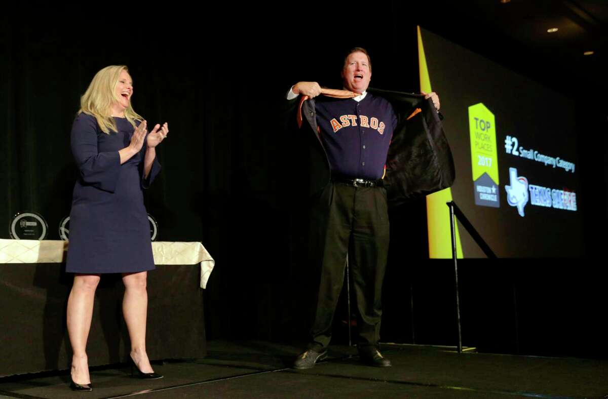 Diana Smith of the Houston Chronicle applauds﻿ as Hal Wychopen of Texas Saffire shows Astros pride at the Top Workplaces 2017 event. ﻿