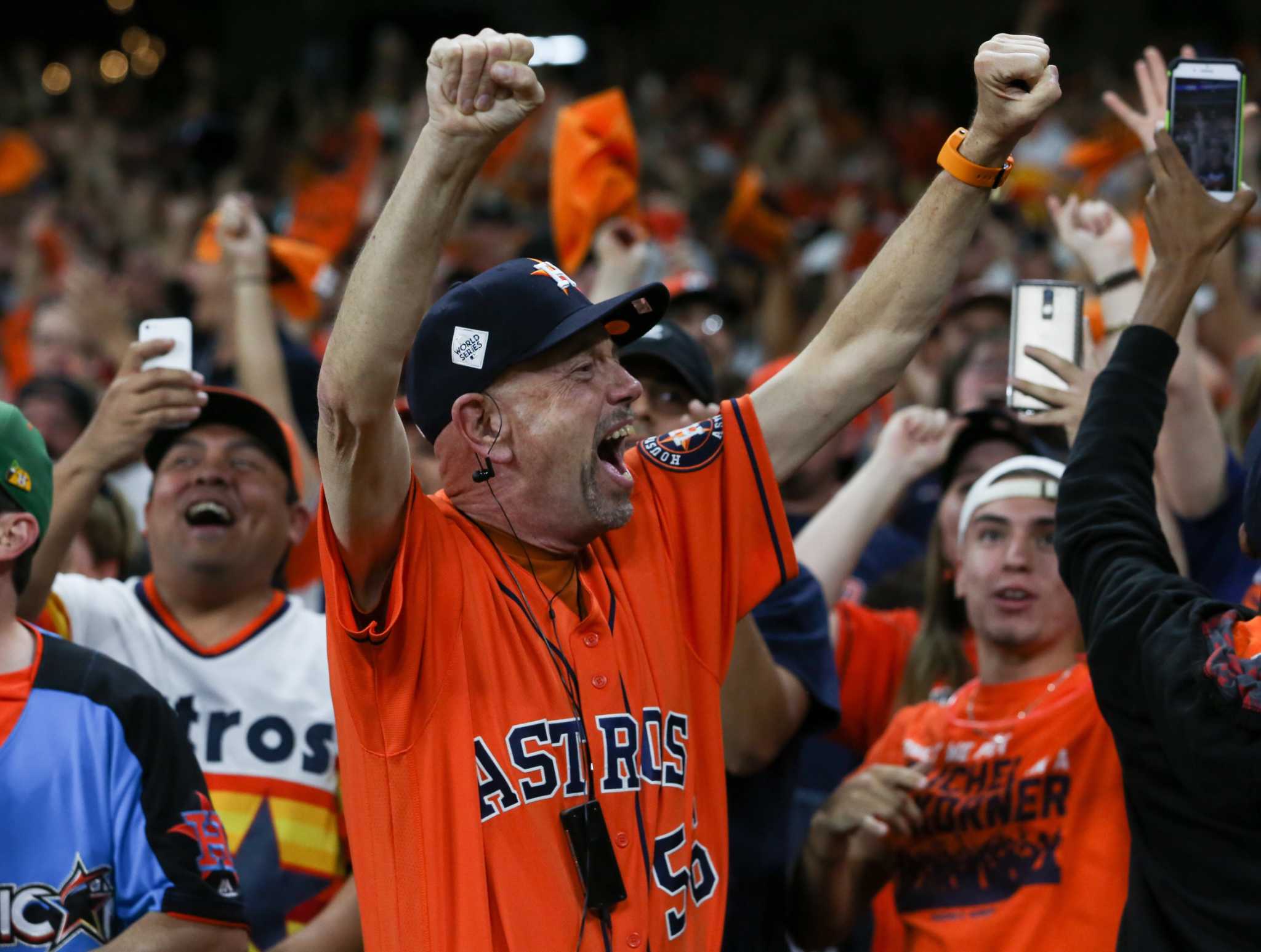 Fans in Conroe line up to collect Astros swag after World Series win