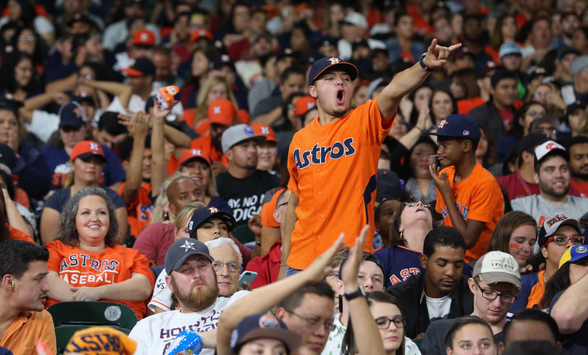 Fans in Conroe line up to collect Astros swag after World Series win