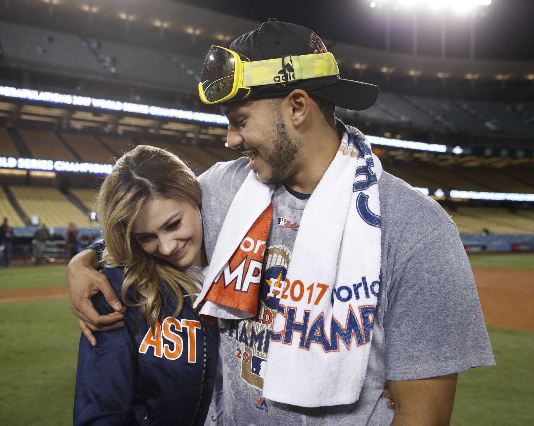 Astros' Carlos Correa, Wife Daniella Announce They're Expecting