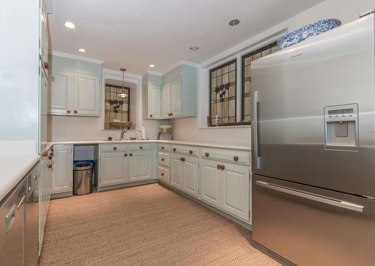 More luxury homes hit the auction block