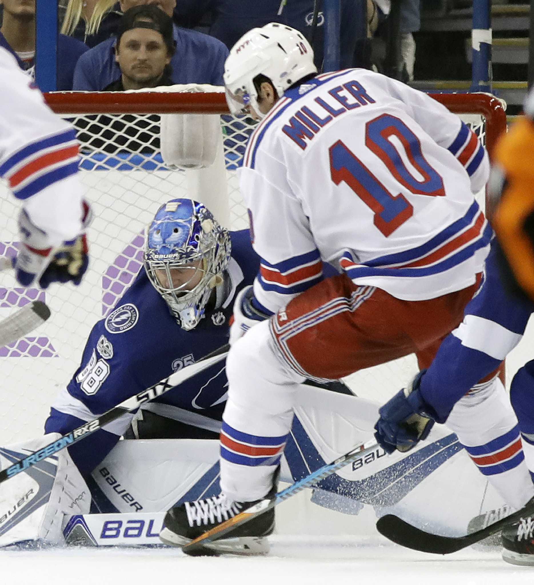 Scheifele's hat trick lifts Jets past Wild