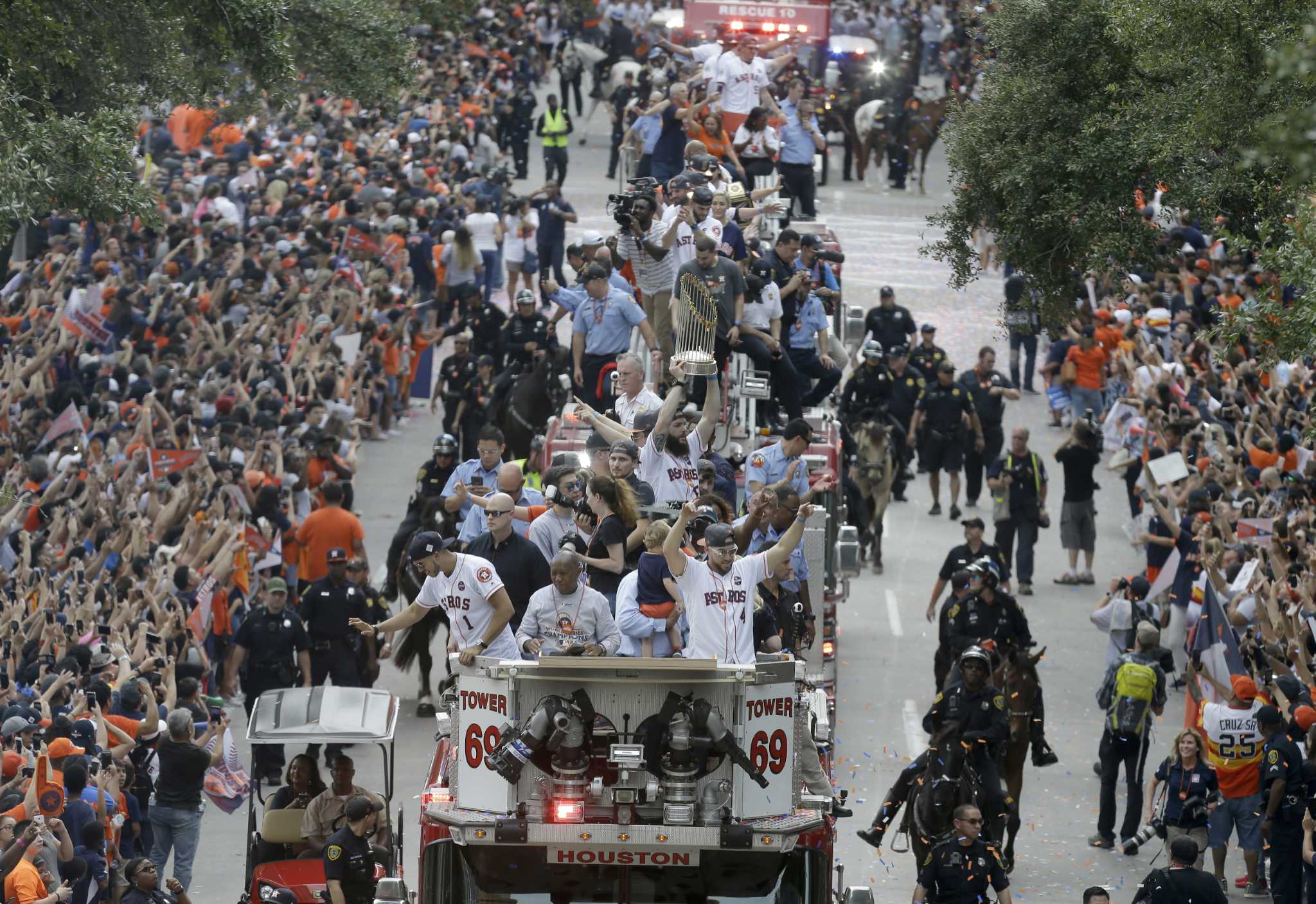 Senator Ted Cruz, Lieutenant Governor Ken Paxton ride in Astros World  Series parade