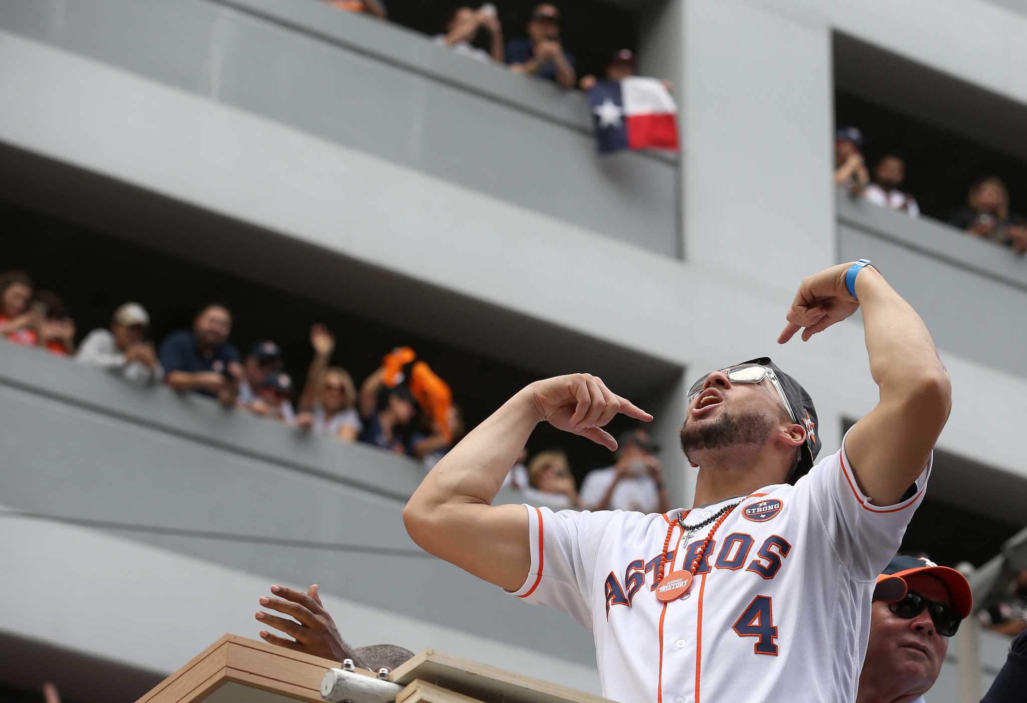 Astros fans fight at victory parade in viral video