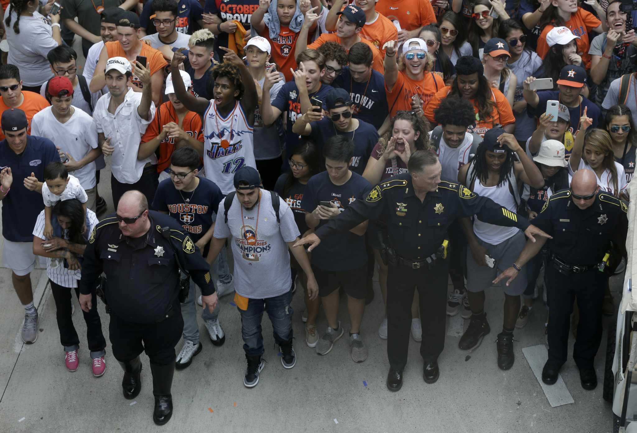 Houston pays tribute to Astros with parade