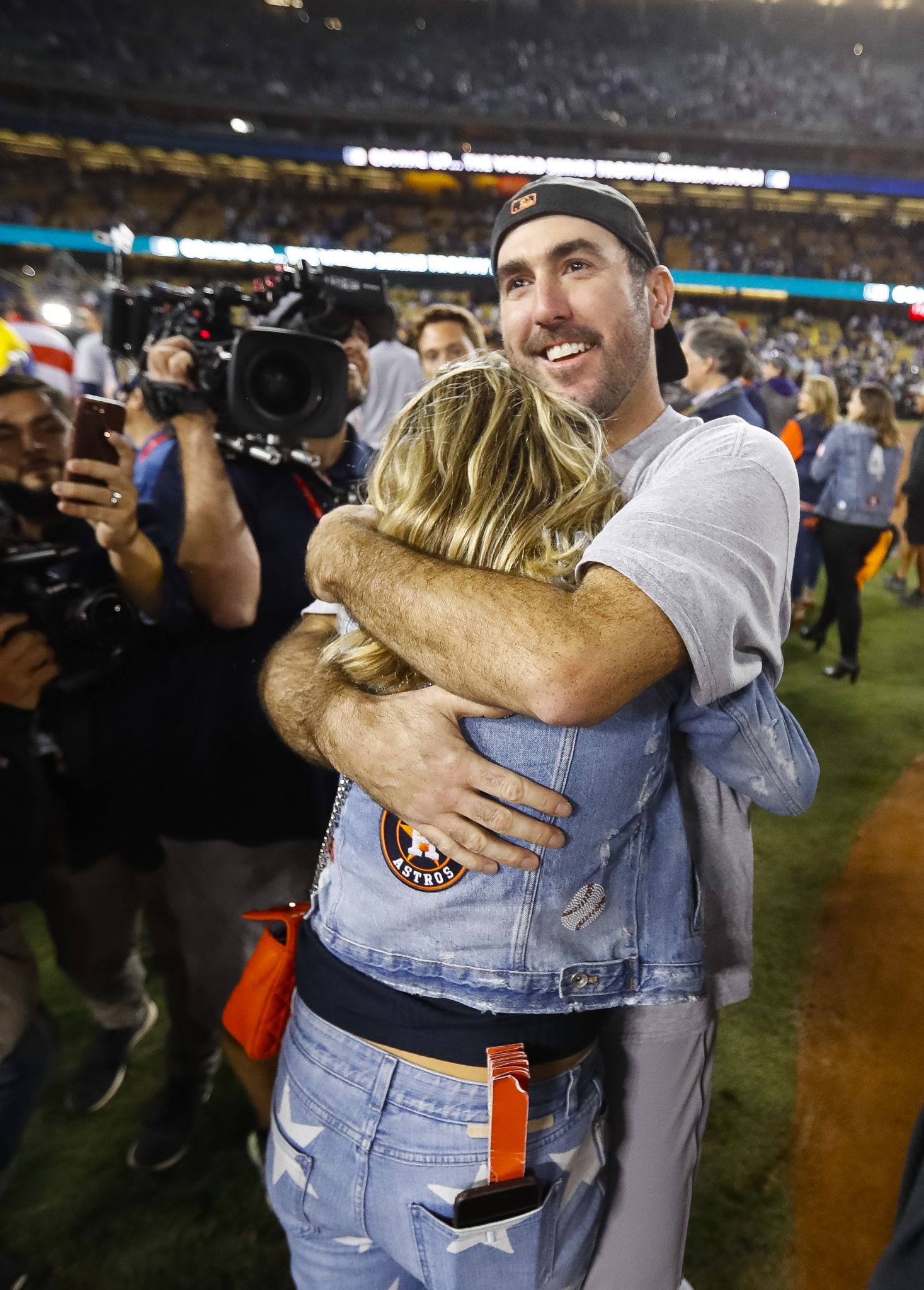 ALCS MVP Houston Astros pitcher Justin Verlander hugs girlfriend