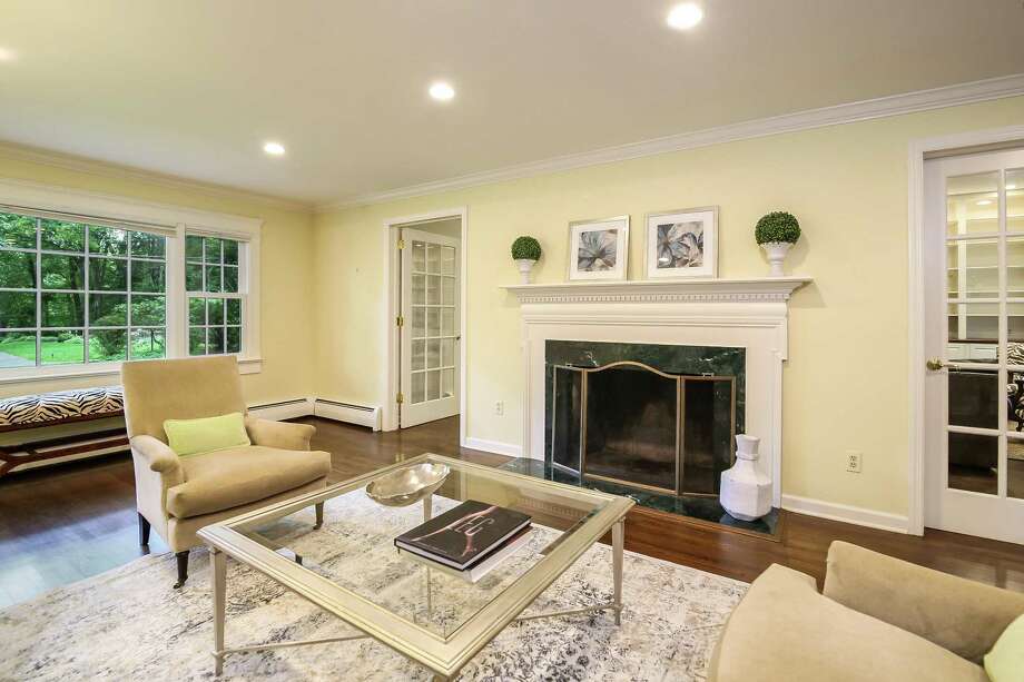 living room with dentil molding