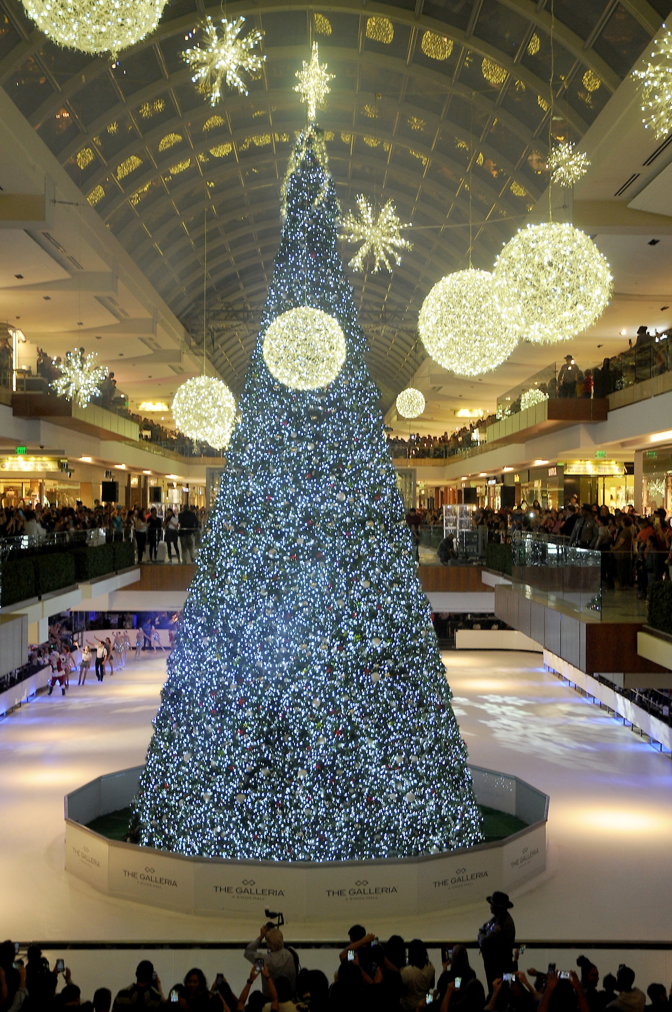 houston galleria christmas tree lighting 2020 The Galleria Will Host Its Tree Lighting Ice Show On Saturday Nov 11 Houston Chronicle houston galleria christmas tree lighting 2020